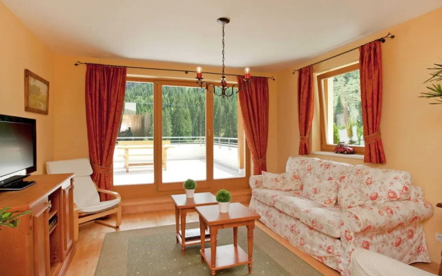 Chalet in Saalbach Near Ski Lift & Sauna