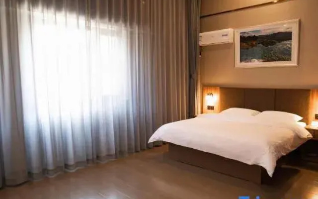 Homeinn Superior Cloud Hotel (Chaoyang Youyi Avenue Railway Station)