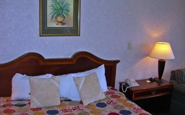 Colonial Inn