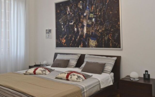 Апартаменты Spacious Family Apartment at Prati вид на фасад