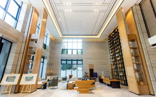 Rezen Longuu Hotel