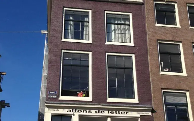 amsterdam canal house