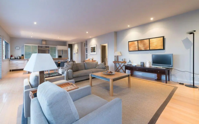 Sea Breeze Lodge