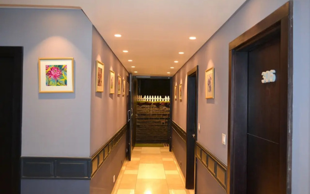 Hotel Velvet Grey