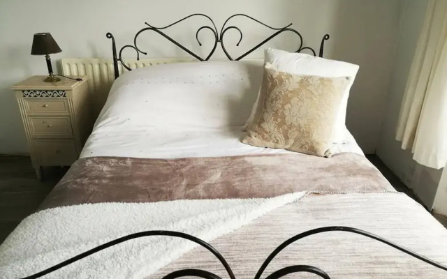 Nature Retreat - Sleeps 4 & Wild Ponies