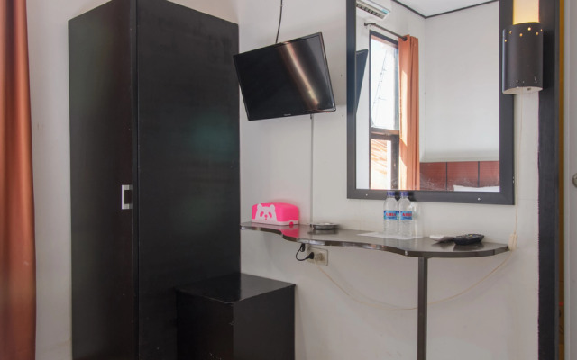 RedDoorz Near Jalan Sudirman Padang