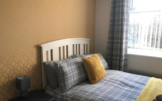 Rowan Place 5 Bedroom Off Street Parking Accommodation