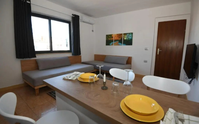 Rondine Studio Apartment