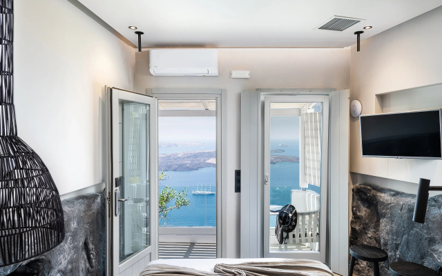 On The Rocks Hotel