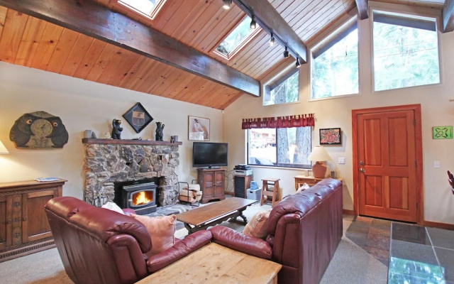 Laird House - HOT Tub!