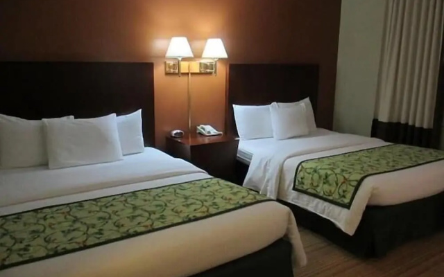 Red Carpet Inn & Suites