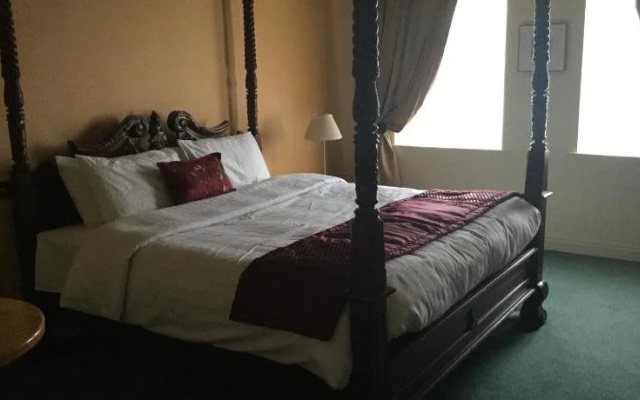 The Lanterns Hotel
