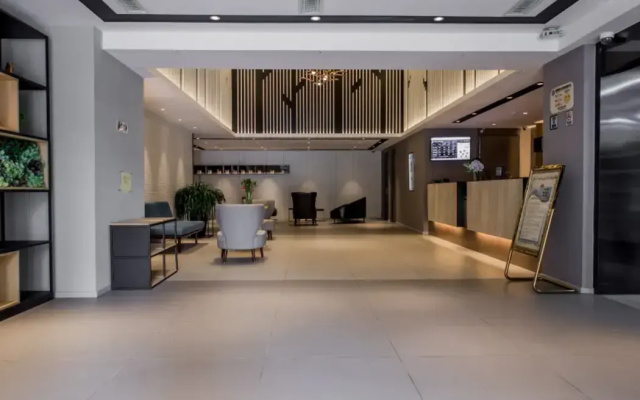 Homeinn Selected Hotel (Shanghai Ruijin hospital Dapuqiao Subway Station)