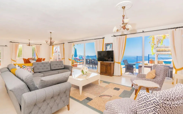 Villa Fuchsia 4-bedroom Retreat With Private Pool and Breathtaking View