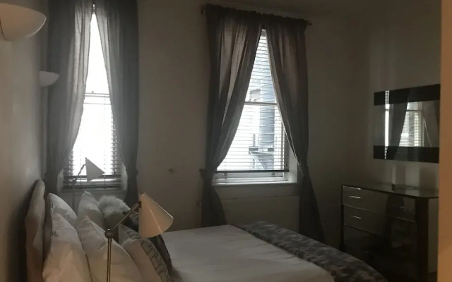 Suitely Trafalgar Square Luxury Apartment
