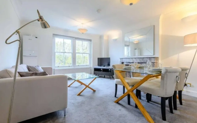 Spacious 2 Bedroom Flat in Kensington