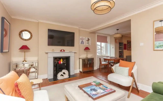 Stunning 2 Bedroom Apartment in the Heart of Chelsea