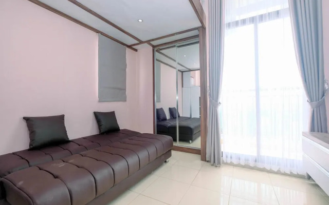 Minimalist and Comfy Studio Dave Apartment By Travelio