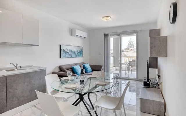 Splendid 2BR Apartment in Central St Julian s