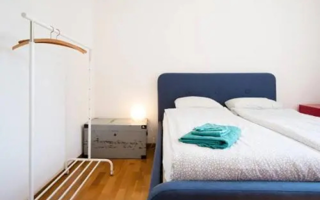 2 Zimmer in Jugendstilwohnung mit Garten (1-6 P.)