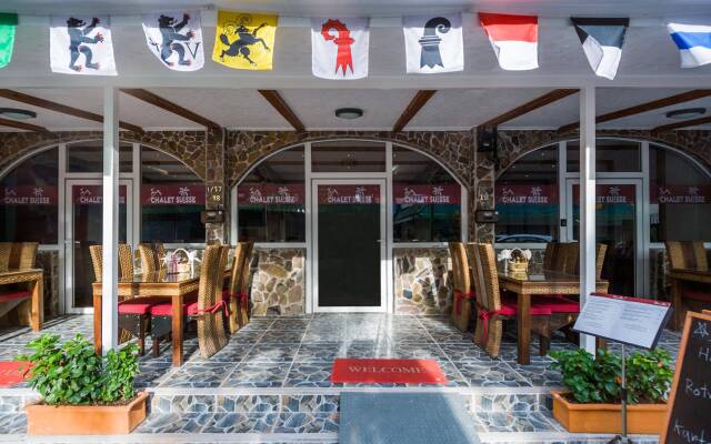 Отель Chalet Suisse вид на фасад