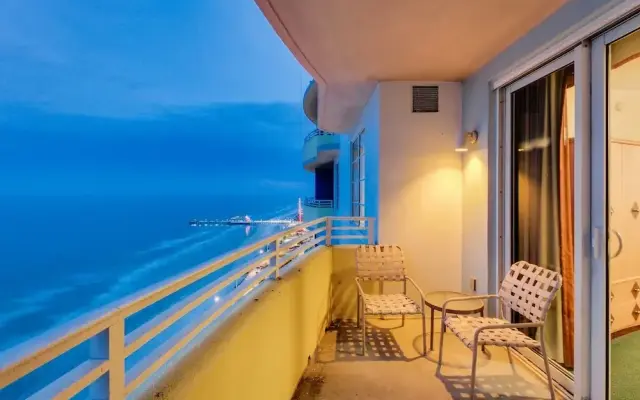 Ocean Walk 2424a