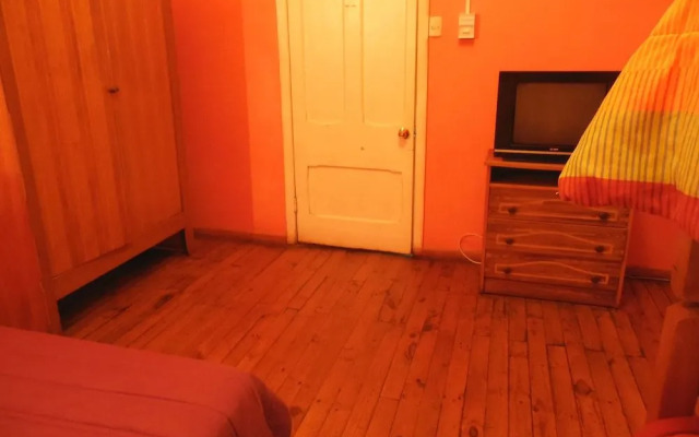 Hostal Tricontinental