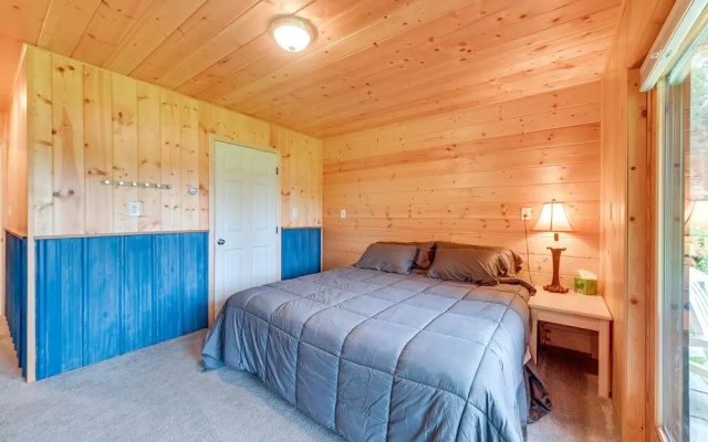 Spacious Soldotna Home w/ Mackey Lake Views!