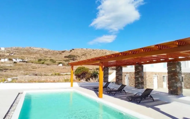 Gorgeous Rustic Cave wDreamy Shared Pool