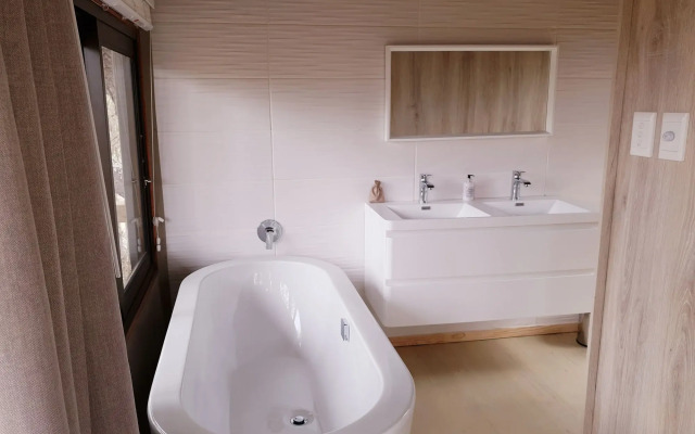Kingfisher Creek Safari Lodge