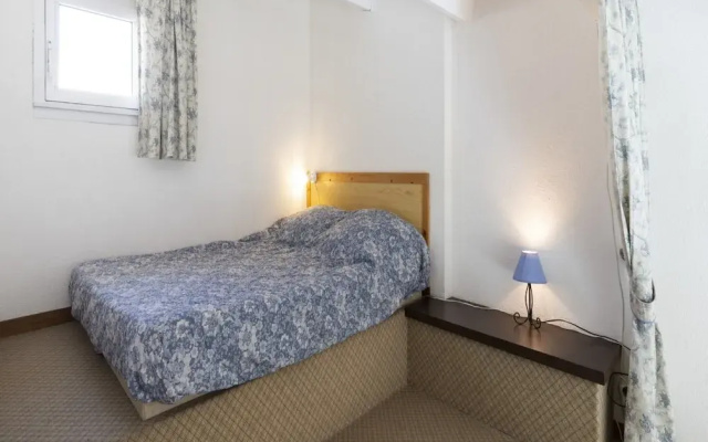 A Bright Beachside Escap