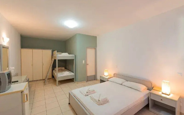 Niforeika Beach Hotel & Bungalows