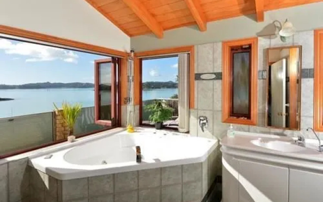 Bay Of Islands Beachhouse
