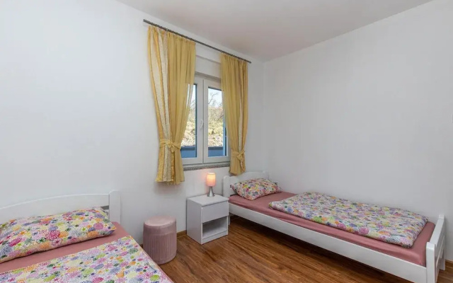 Beautiful Apartment in Crikvenica With Wifi and 2 Bedrooms