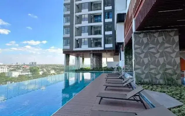 The Emerald Golf View