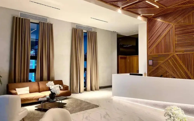 Luxury Condo 1 Br Pool Excellent Location