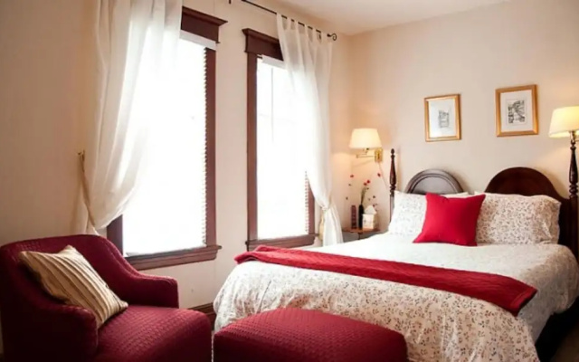 Homestead House Bed & Breakfast