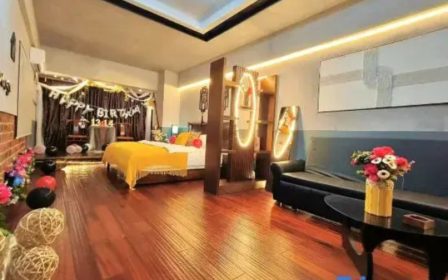 Riverside Yunqi Homestay (Chaoyang Square Subway Station Sanjie Liangxiang)