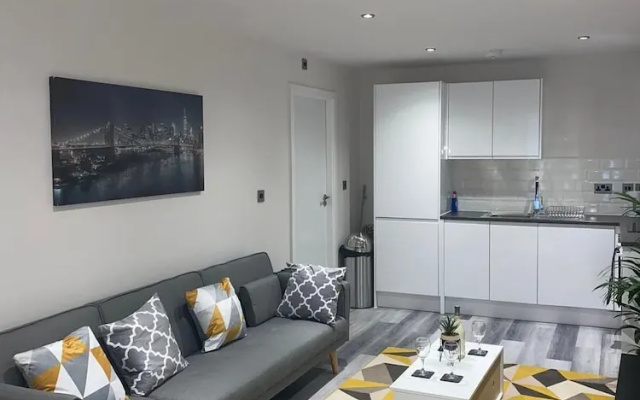 Fresh and Modern 2 Bed Flat Birmingham