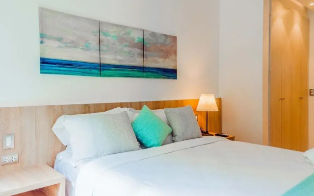 Luxury 2 BR Penthouse With Private Rooftop Picuzzi