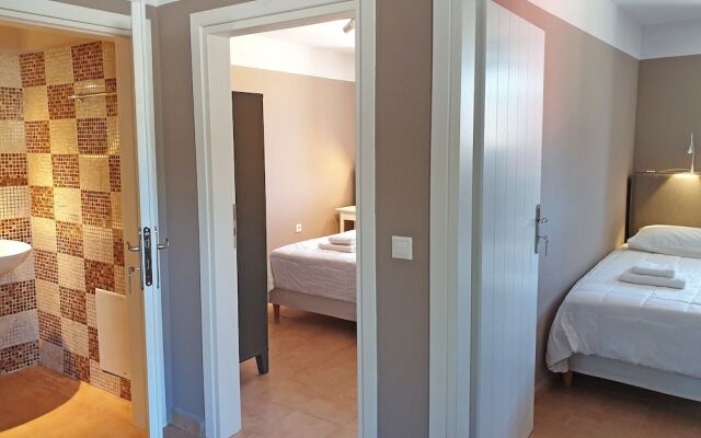 Anaroussa Diros Apartment