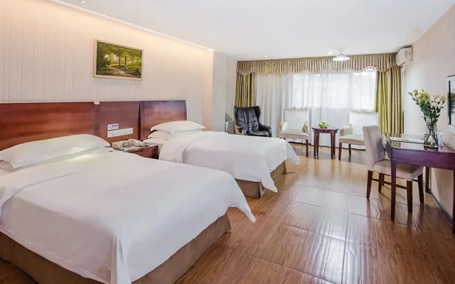 Vienna 3 Best Hotel (Shenzhen Guanlan Metro Station)