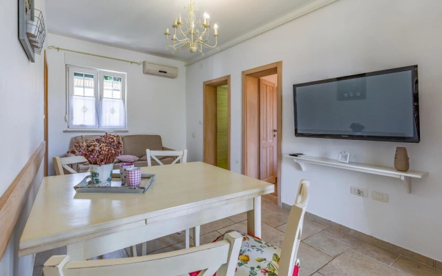 Amazing Home in Pula With Wifi and 2 Bedrooms