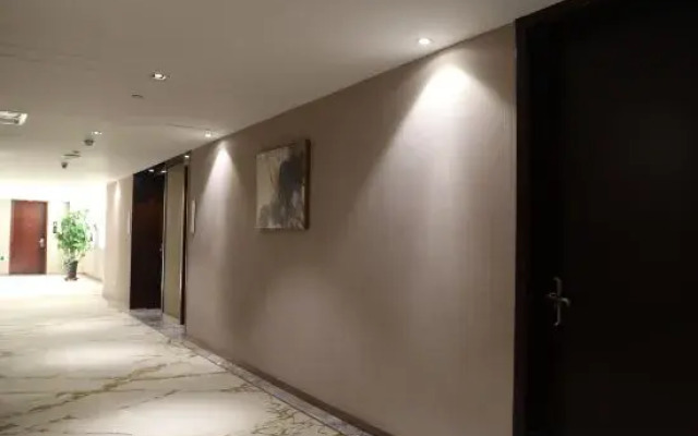 Asia Europe Hotel (Lan Da Er Yuan Branch, Xiguan Metro Station)