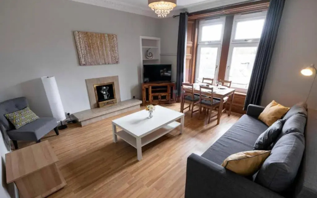 ☆ Bright, Modern West-End Apartment ☆