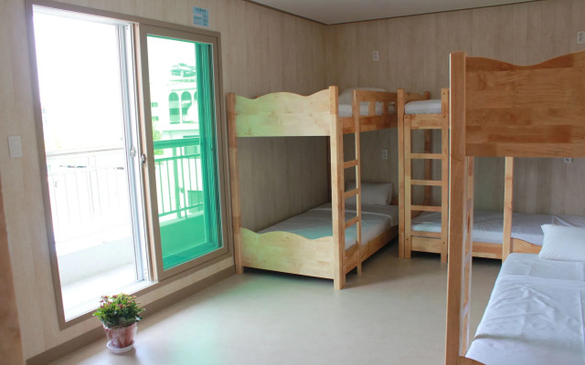 1% Hostel