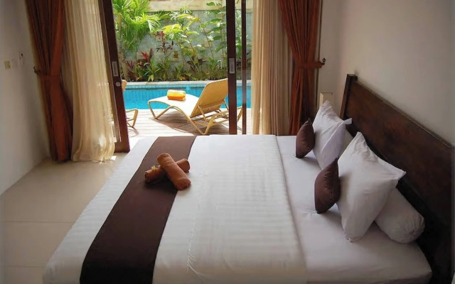 3 BR, 250 Sqmt Villa, Terrace, 10 min Available
