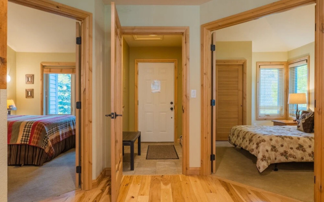 Private Home With A Beautiful Mountain Vista - Woods24 by RedAwning