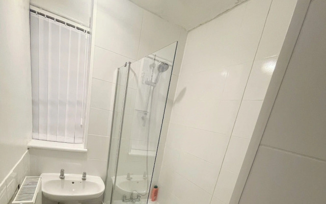 New! Xtra Large 4 Bedroom Up to 14 Guests
