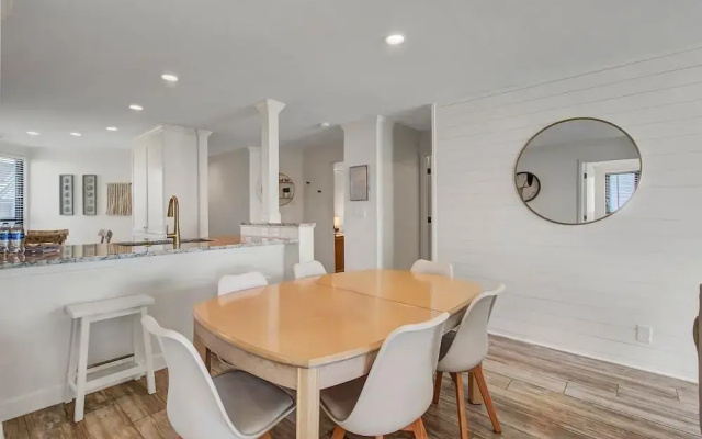 Summerhouse 305 by Wild Dunes, Oceanfront